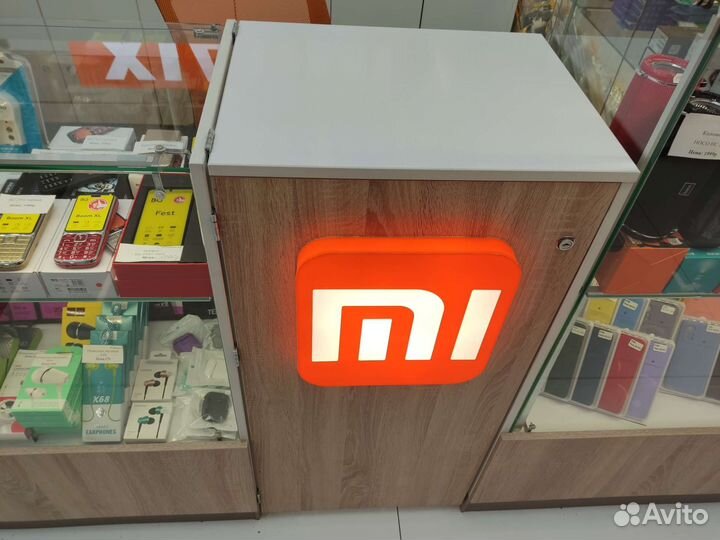 Торговый остров с подсветкой и световыми коробами