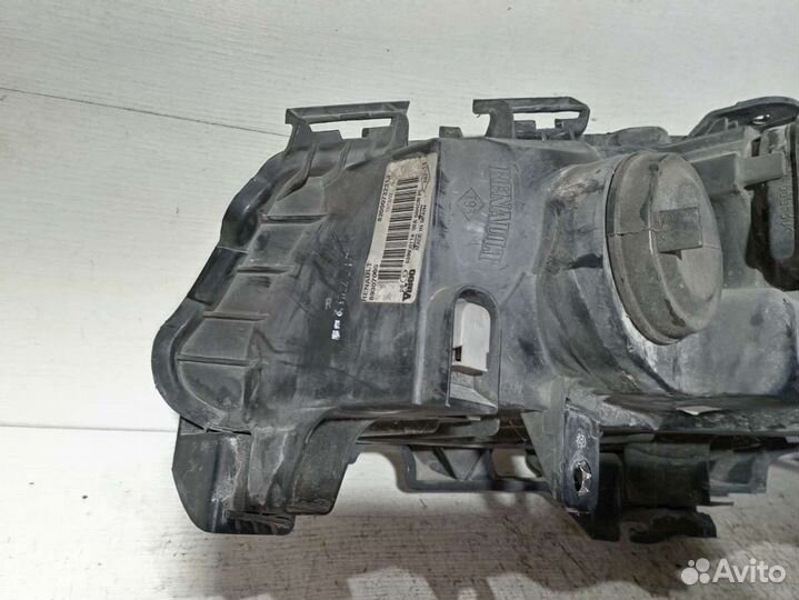 Фара передняя для Renault Megane 2 8200412742E