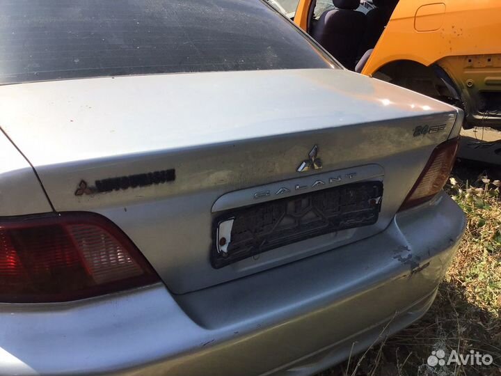 Крышка багажника Mitsubishi Galant