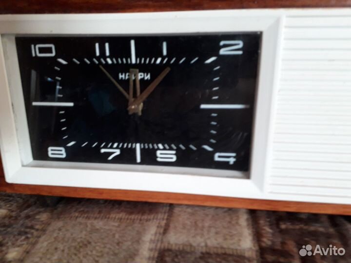 Часы Наири настольные механические