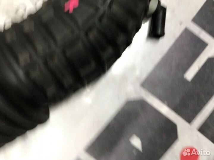 Патрубок воздушного фильтра передний правый