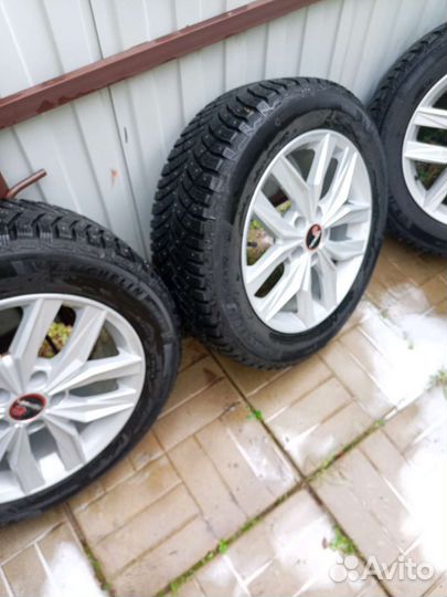 Колеса зимние шипованные 215/60 R17 в сборе