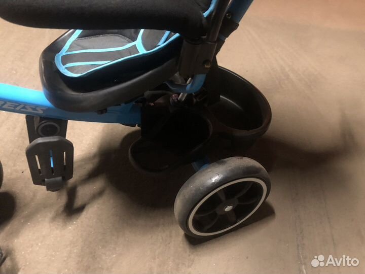 Трехколесный велосипед с ручкой