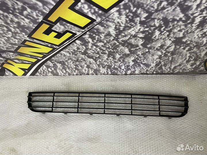 Решетка бампера центральная Colt Z3 Кольт 2007