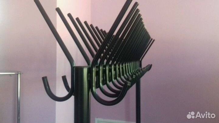 Гардеробная вешалка