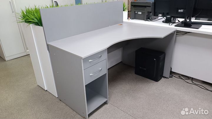 Стол офисный угловой