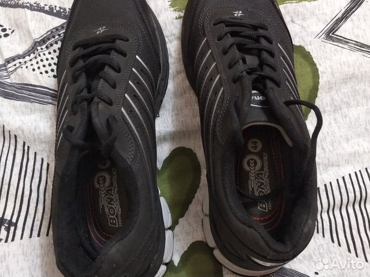 Кроссовки мужские Bona 44размер