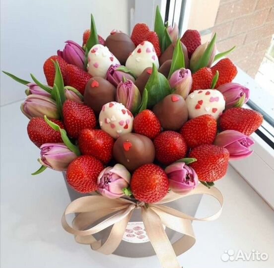 Букеты Ягодные, Клубничные. Цветы, Доставка