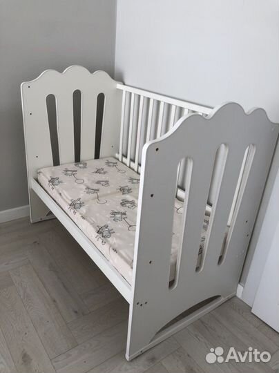Детская кроватка с матрасом