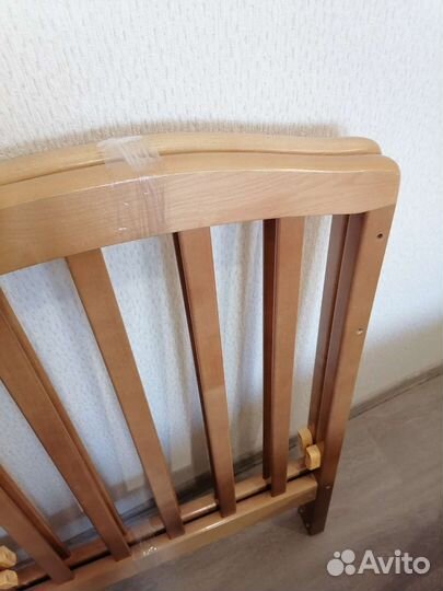 Детская кроватка с продольным маятником