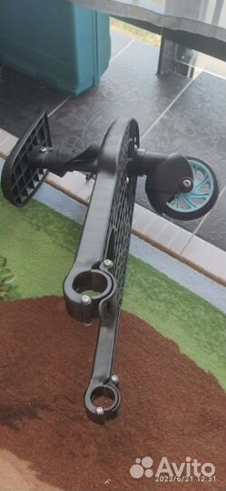 Универсальная подножка для коляски