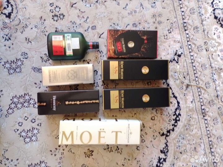 Коробки от алкоголя + 1 бутылка