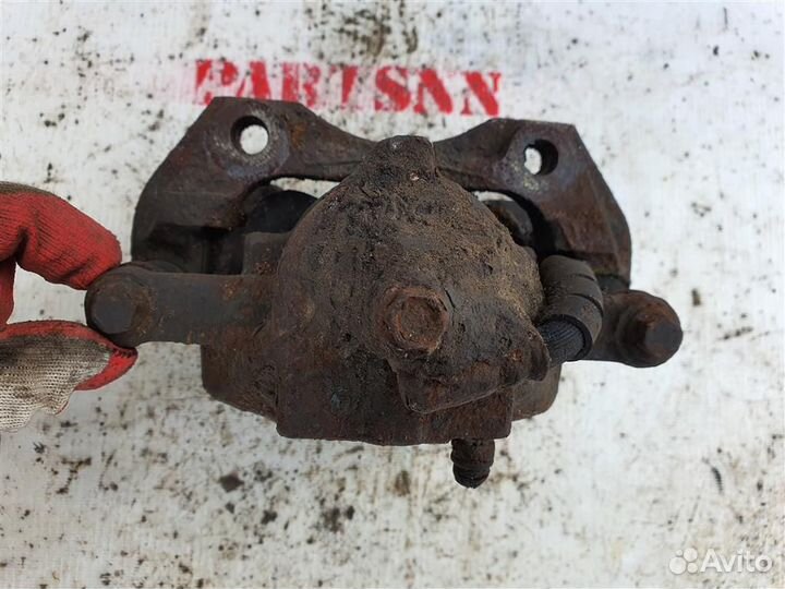 Суппорт передний правый Ниссан Примьера P10