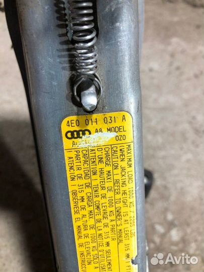 Домкрат Audi A8 D3 6.0W12BTH 2005