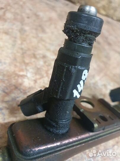 Топливная рампа 1.4 4zzfe Toyota Corolla E12 2001