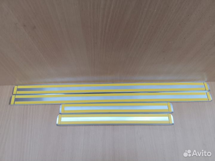 Накладки на пороги Toyota Hilux