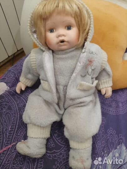 Кукла фарфоровая