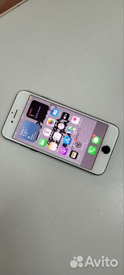 Телефон iPhone 7
