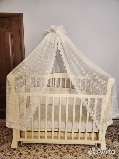 Детская кроватка с поперечным маятником