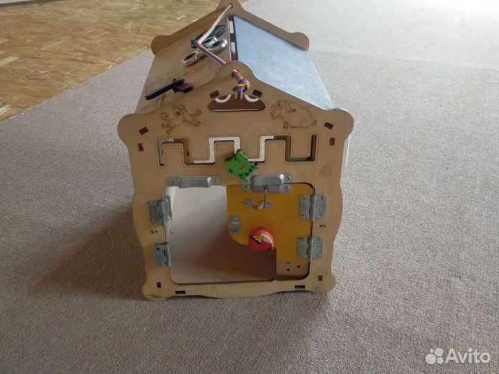 Бизиборд домик