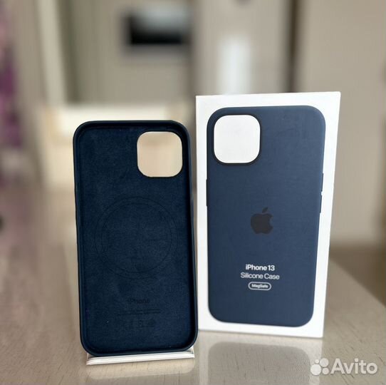 Чехол на iPhone 13