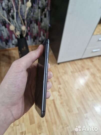 iPhone 8, 64 ГБ