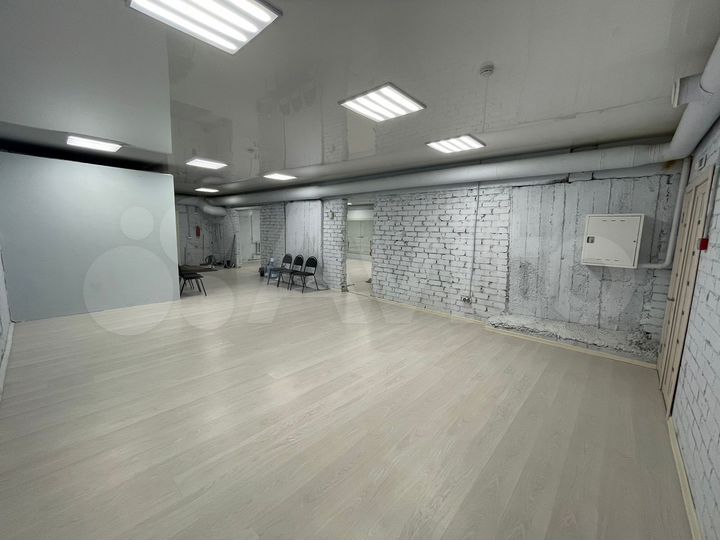 Свободного назначения, 170 м² и площадка 7 соток