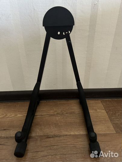 Подставка для гитары напольная