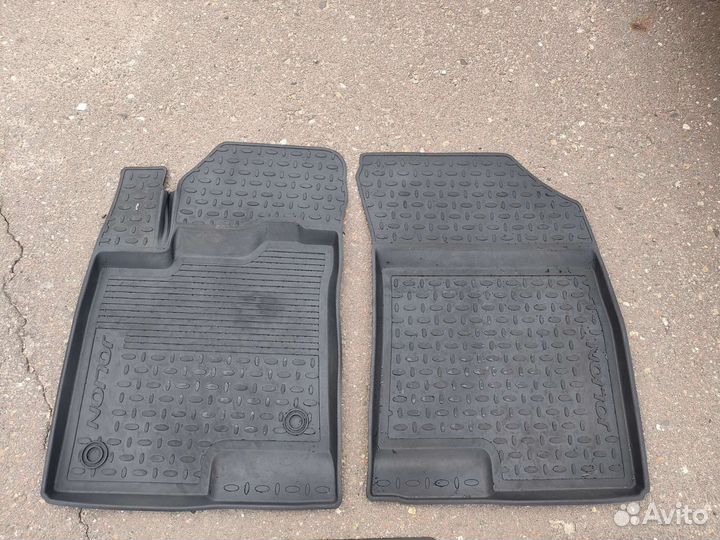 Автомобильные коврики резиновые