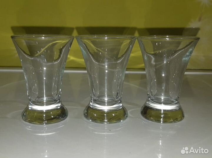 Коллекция рюмок, стаканов и кружек