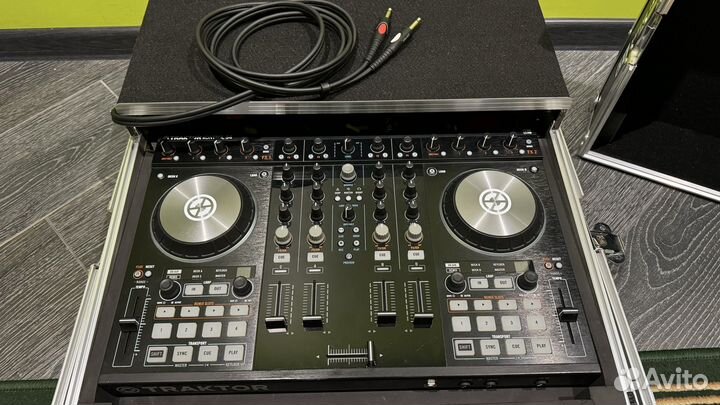 Комплект контроллер для диджея Traktor S4 mk2