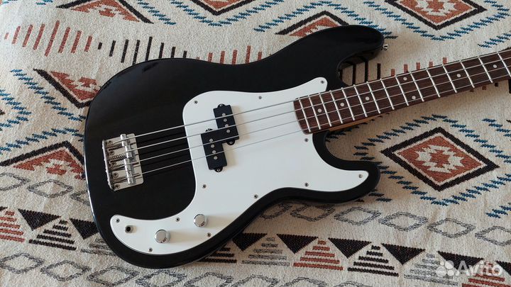 Бас гитара Fender Precision Bass