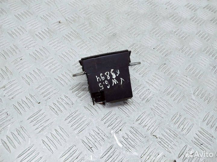 Замок багажника Volkswagen Golf 5 2007 3C9827645A