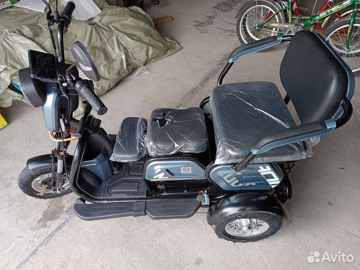 Электрический 3х местный скутер