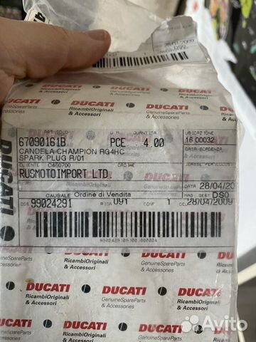 Свечи, поворотник на мотоцикл Ducati