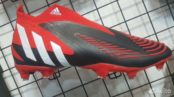 Футбольные бутсы adidas predator