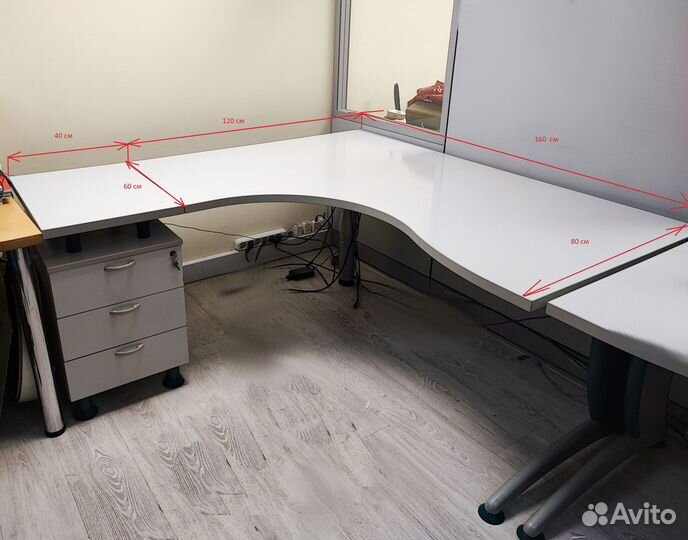 Стол офисный эргономический 160 х 160 с тумбой