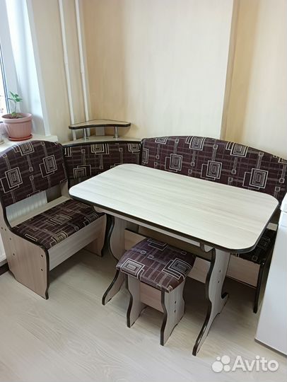 Кухонный уголок со столом и стульями бу