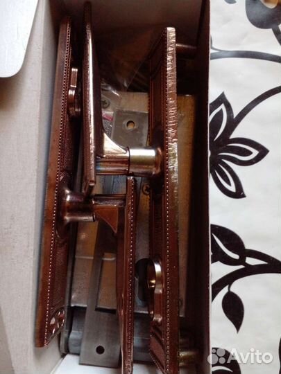 Замок дверной