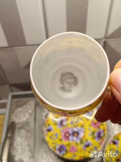 Две тончайшие фарфоровые кофейные чашки с блюдцами