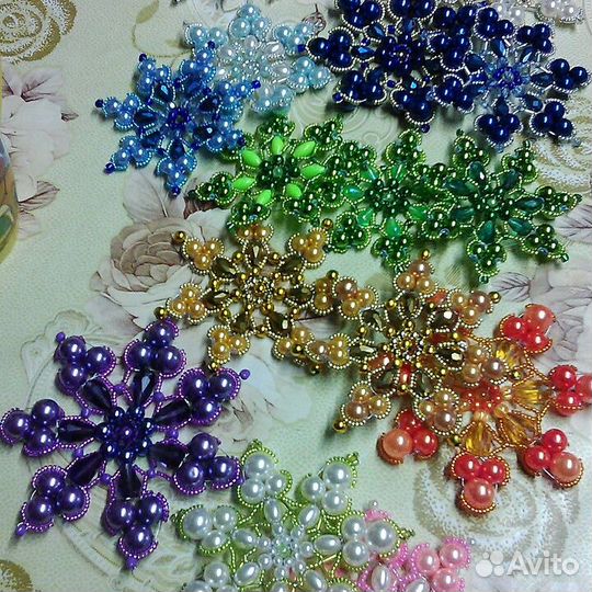 Снежинки из бисера