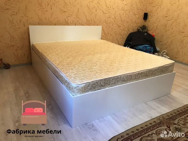 Кровать с матрасом