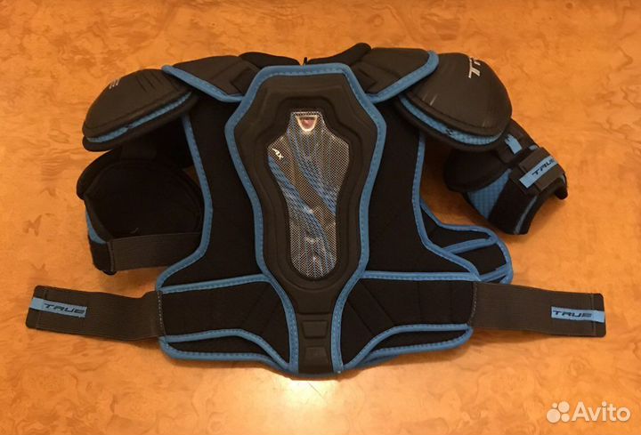 Нагрудник хоккейный true