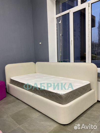 Кровать угловая с матрасом