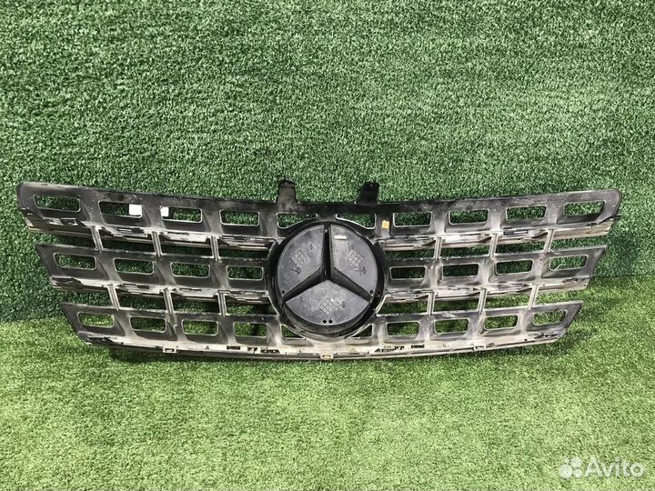 Решетка радиатора Mercedes-Benz M-Class