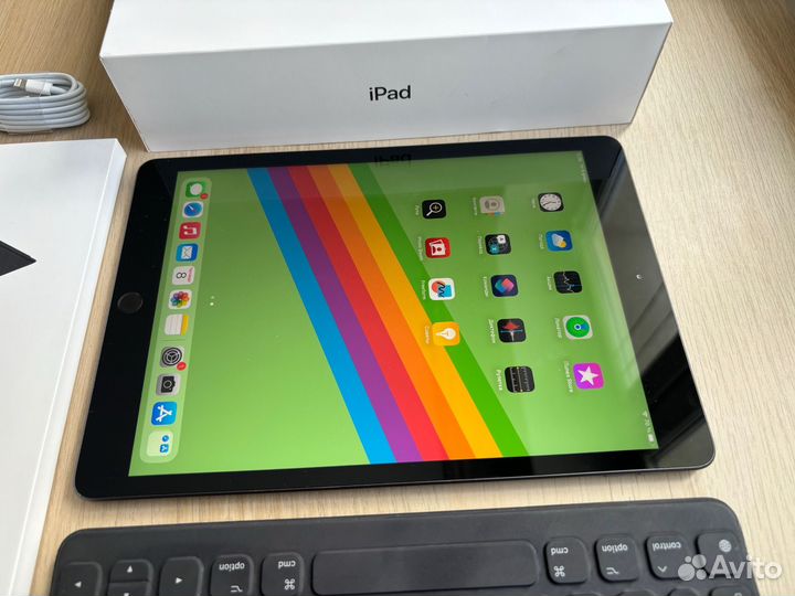 Apple iPad 7 + SMART Keyboard
