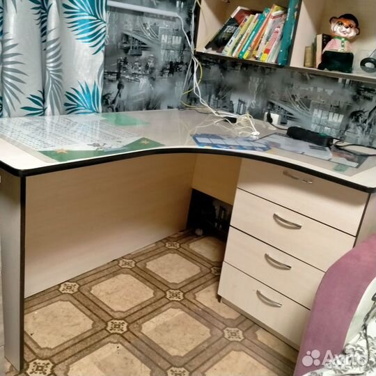 Письменный стол школьный бу светлый