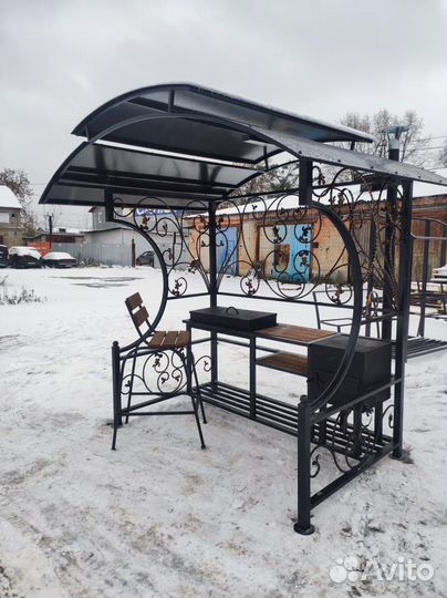 Мангал с крышей