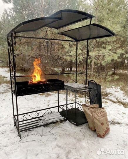 Мангал с крышей