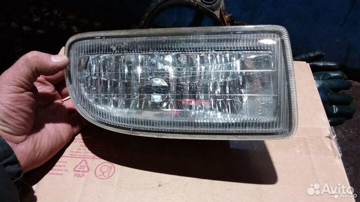 Противотуманка правая Toyota Land Cruiser 100